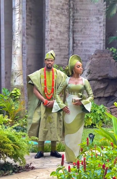 Nigerian Weddings Yoruba, Yoruba Bride Engagement Styles, Asooke Yoruba Wedding, Nigerian Wedding Couple, Naija Wedding Dresses, Yoruba Bride Traditional Attire, Traditional Nigerian Clothing, Yoruba Traditional Attire, Yoruba Wedding Dress