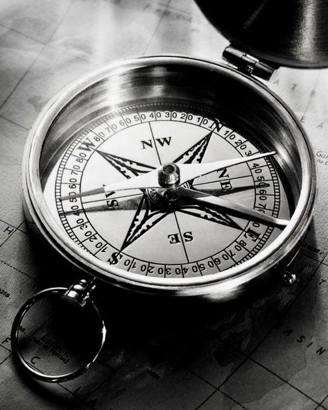 Compass And Map Tattoo, Compass Clock, Vintage Compass, Compass Tattoo Design, Map Compass, Map Tattoos, Tattoo Zeichnungen, Nautical Compass, Nautical Tattoo