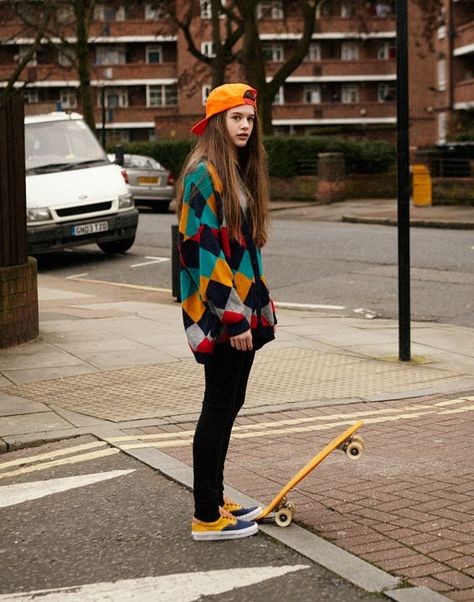 I did a "streetwear for girls" album. It's got streetwear, and girls. - Album on Imgur Skater Girl Style, Bekväma Outfits, Skater Outfits, Goth Outfit, Hipster Girls, Skater Girl Outfits, Vintage Hipster, Mode Boho, Skater Girls