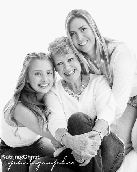 Mom Daughter Grandma Photos, Mom Grandma And Daughter Photos, Mom Daughter Grandma Photoshoot, Grandma Mom And Daughter Pictures, Grandmother Pictures, Older Family Photos, Family Generation Photography, Mom Daughter Dates, Mother Daughter Photography Poses