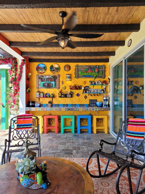 Mexican Patio Decorating Ideas, Diy Mexican Home Decor, Maximalist Outdoor Decor, Mexican Style Garden Backyards, Mexican Bar Ideas For Home, Mexican Yard Decor, Outdoor Kitchen Mexican Style, Mexican Backyard Decor, Mexican Theme Backyard