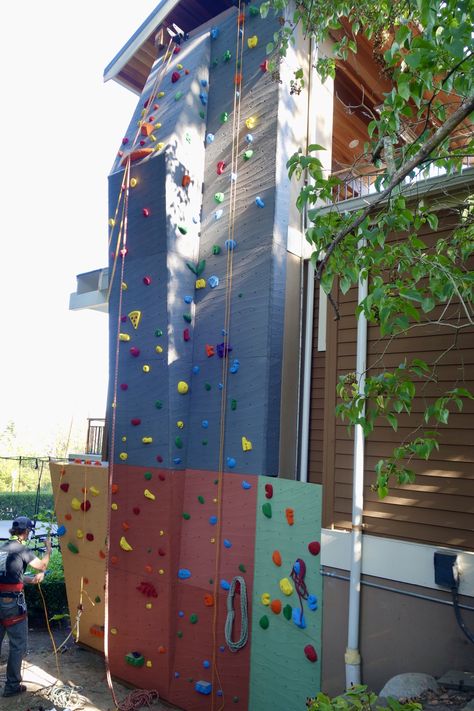 Mountain Climbing Wall, Home Climbing Wall, Free Climb, Creative Kids Rooms, Property Ideas, Climbing Walls, Rock Climbing Wall, Outdoor Climbing, Rock Wall