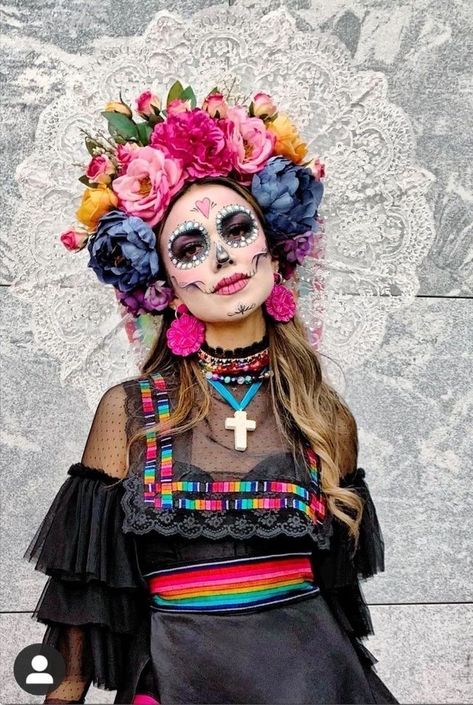 Dias Los Muertos Costume, Frida Kahlo Kostüm Diy, Day Of The Dead Womens Costume, Day Of The Dead Outfits Woman, Dia De Los Muertos Costumes For Women, Day Of The Dead Outfit, Makijaż Sugar Skull, Day Of Dead Costume, Mexican Halloween Costume