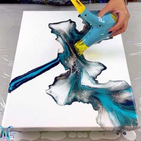 Canvas Art Projects, Dutch Pour, Resin Art Painting, Acrylic Pouring Art, Fluid Acrylic Painting, Soyut Sanat Tabloları, Pouring Painting, Fluid Painting, Pouring Art