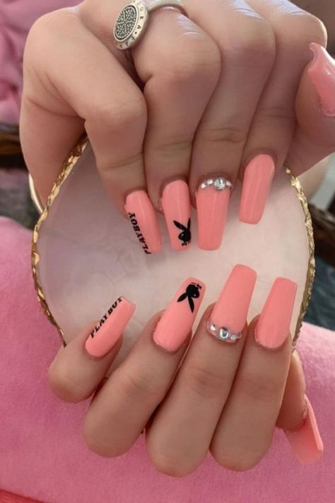 Playboy Nails Vacation Nail Designs, Holiday Nail Colors, Manicure Designs, Edgy Elegance, Water Color Nails, Bunny Nails, Graduation Nails, Punk Nails, Baddie Nails