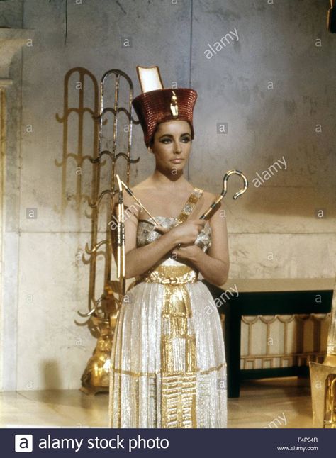 Download this stock image: Elizabeth Taylor / Cleopatra 1963 directed by Joseph L. Mankiewicz - F4P94R from Alamy's library of millions of high resolution stock photos, illustrations and vectors. Cleopatra 1963, Elizabeth Taylor Cleopatra, Queen Cleopatra, Violet Eyes, Egyptian Queen, Hollywood Icons, Norma Jeane, Harvest Moon, Movie Costumes