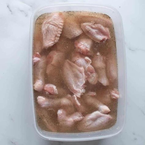 Best Chicken Brine, Brine For Chicken Wings Recipe, Brine For Chicken Wings, Brine Whole Chicken, Brine For Chicken, Fried Chicken Brine, Chicken Wing Marinade, Marinated Chicken Wings, Easy Chicken Wings