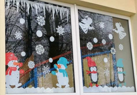 Winter Window Art Preschool, December Window Display Preschool, Classroom Ceiling Decorations, Window Art Diy, Classroom Ceiling, English Classroom Decor, Winter Crafts Preschool, Kindergarten Decorations, Christmas Window Painting