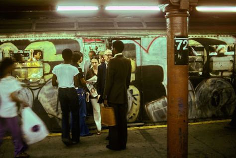 Swiss photo reporter Willy Spiller captured the grit of the NYC subway in the 70s and 80s during his work commute. Nyc Underground, Ny Subway, Subway System, Rare Historical Photos, Hell On Wheels, New York Subway, Nyc Subway, Street Photographers, Nova York