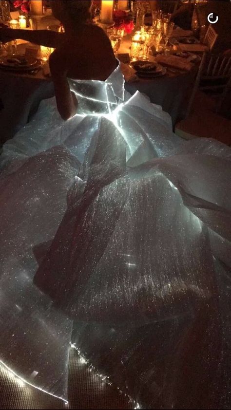 Clare Danes in Zac Posen at the 2016 Met Gala. Fibre optic organza Claire Danes, Zac Posen, Gorgeous Gowns, Beautiful Gowns, Fancy Dresses, Dream Dress, Gorgeous Dresses, Pretty Dresses, Cute Dresses