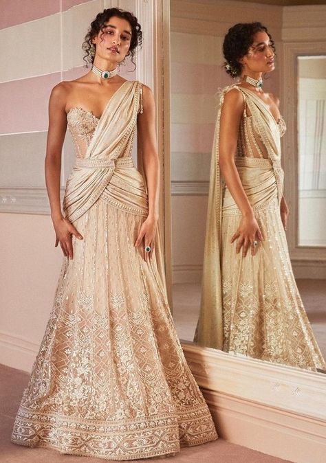 Sari Inspired Wedding Dress, Indian Reception Outfit, Kalidar Lehenga, Lehenga Ideas, Indian Fits, Desi Couture, Dori Embroidery, Embroidered Corset, Reception Outfit