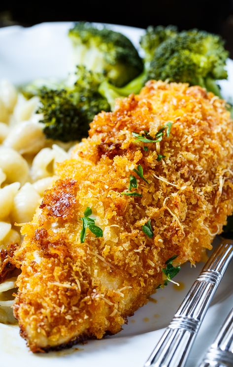 Baked Parmesan Chicken is coated in mayonnaise and then parmesan cheese and Panko crumbs. The most delicious baked chicken! Baked Panko Chicken, Baked Parmesan Chicken, Baked Parmesan Crusted Chicken, Crusted Chicken Recipes, Panko Chicken, Best Mac N Cheese Recipe, Chicken Shawarma Recipe, Baked Chicken With Mayo, Baked Recipes