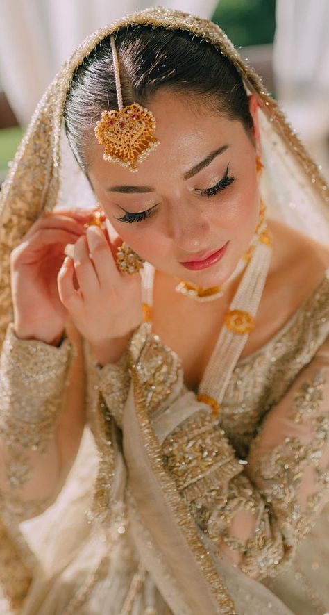 Bridal Model, Indian Bride Poses, Pakistan Wedding, Pakistani Bridal Makeup, Nikkah Dress, Hania Amir, Asian Bridal Dresses, Bridal Dresses Pakistan, Beautiful Pakistani Dresses