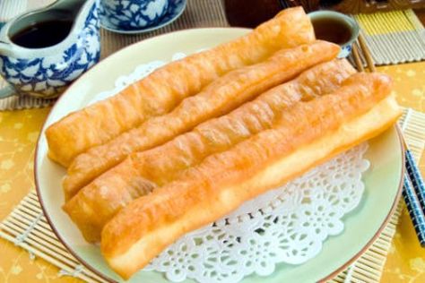 Resep dan Cara Membuat Cakwe Goreng Renyah dan Empuk Chinese Donuts, Indonesian Desserts, Pembuat Roti, Culinary School, Cuisine Recipes, Breakfast Snacks, Snack Cake, Indonesian Food, Quick Snacks