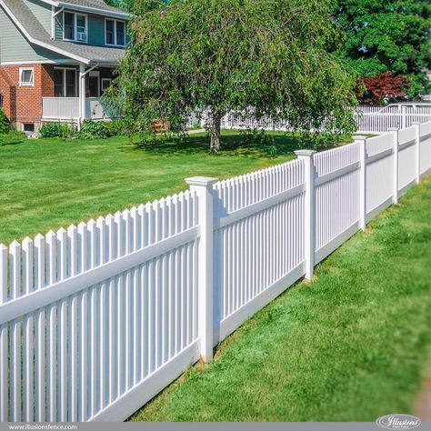 42 Vinyl Fence Home Decor Ideas for Your Yard | Illusions Fence Front Yard Vinyl Fence Ideas, White Vinyl Fence Ideas Backyards, White Pvc Fence Ideas, 4ft Fence Ideas, White Fence Ideas, Backyard Styles, Lattice Fence Panels, Vinyl Picket Fence, Chicken Yard