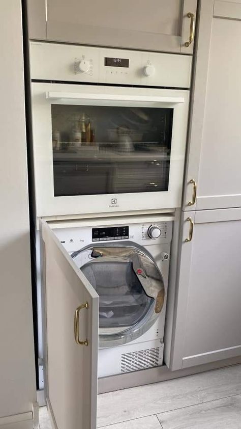 Washing Machine Kitchen Hidden, Dishwasher And Washing Machine Kitchen, L Shape Kitchen Layout, Saint Victor, Kitchen Renovation Inspiration, Indian Museum, Small Apartment Kitchen, Small House Interior, Basement Kitchen