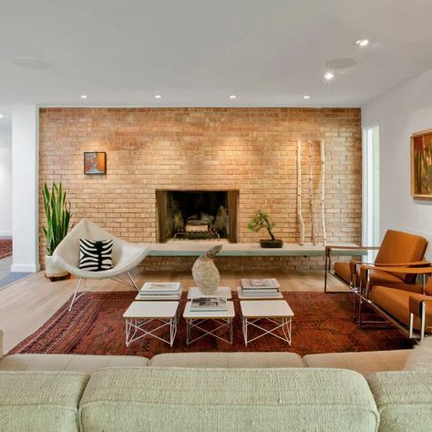 Post And Beam Home, Mid Century Furnishings, Modernist House, Modern Renovation, Mid Century Living Room, Mid Century Modern Living, Mid Century Modern Living Room, House Interiors, Brick Fireplace