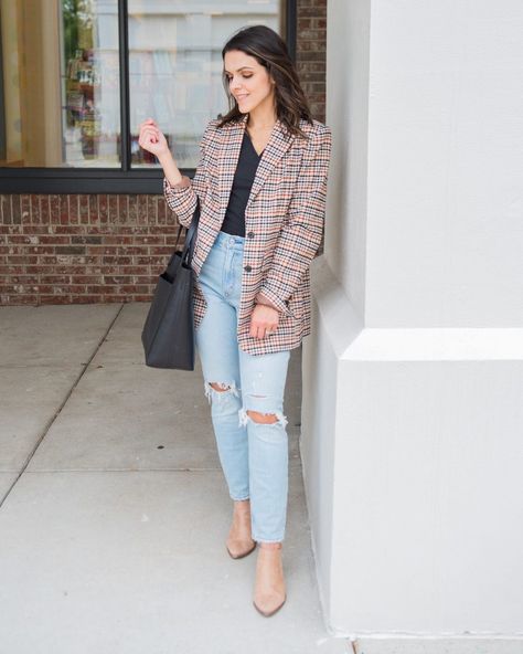 Sarah shares several ways to style a brown plaid blazer. She dusts off an old favorite to prove a designated spot in closet. Brown Plaid Blazer Outfit, Plaid Blazer Outfit Women, Blazer Outfit Women, September Style, Brown Plaid Blazer, Plaid Blazer Outfit, September Fashion, Blazer Outfits For Women, Herringbone Jacket