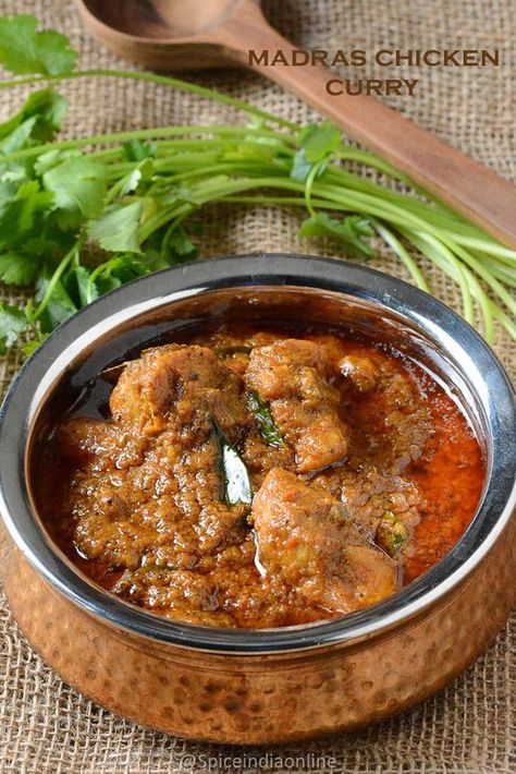 South Indian Chicken Curry, Chicken Madras, Spicy Treats, Indian Chicken Curry, Easy Gravy Recipe, Chicken Gravy Recipe, Kari Ayam, Indian Chicken Recipes, Easy Indian Recipes