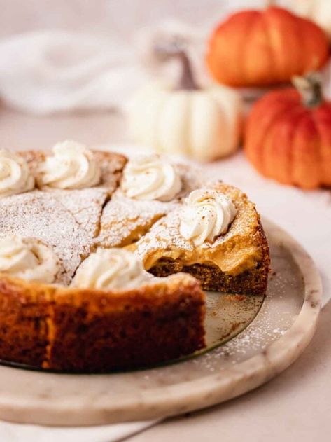 Pumpkin Gooey Butter Cake - Flouring Kitchen Pumpkin Butter Cake, Pumpkin Gooey Butter Cake, Pumpkin Cheesecake Bars, Cream Cheese Topping, Gooey Butter Cake, Filled Donuts, Pumpkin Spice Cake, Pumpkin Cream Cheeses, Pumpkin Pie Filling