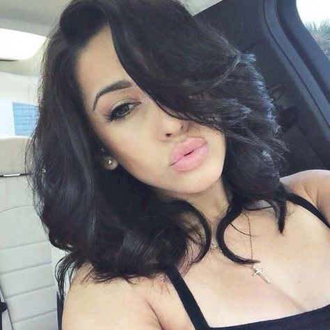 Latina Brunette Bob, Medium Curly, Medium Curly Hair Styles, Maputo, Brazilian Hair, Gorgeous Hair, Weave Hairstyles, Kingston, Pretty Hairstyles