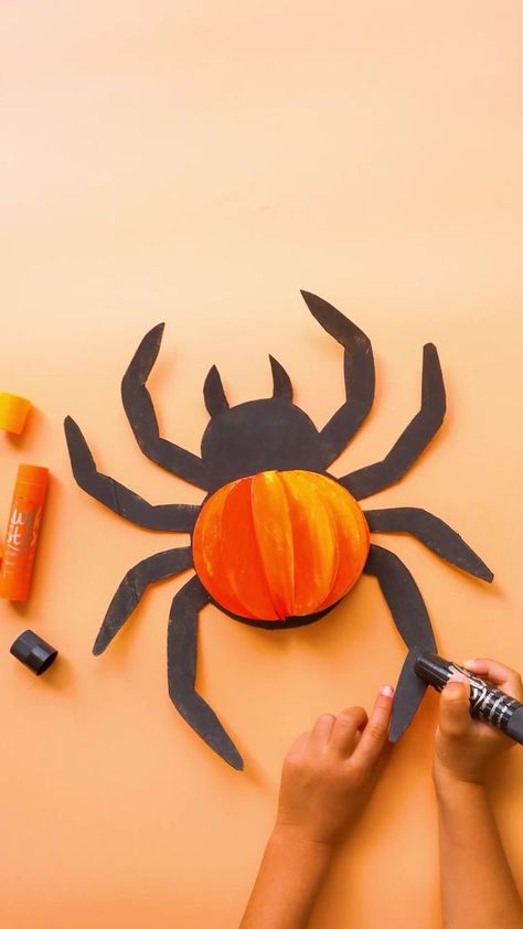 Create 3D Spider this Halloween #Halloween #halloweendecor #easycrafts | LuluMake | Melodrama · Spooky Fun Halloween Spider Template, Halloween Craft Idea, Easy Halloween Craft, 3d Spider, 3d Pumpkin, Bricolage Halloween, Peacock Pictures, Spider Crafts, Fun Halloween Food