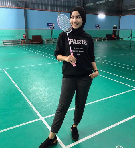 Badminton Outfit Women Aesthetic, Ootd Badminton Hijab, Badminton Outfit Women Hijab, Outfit Badminton Hijab, Ootd Badminton, Ootd Jogging, Outfit Badminton, Badminton Outfit Women, Ootd Sporty