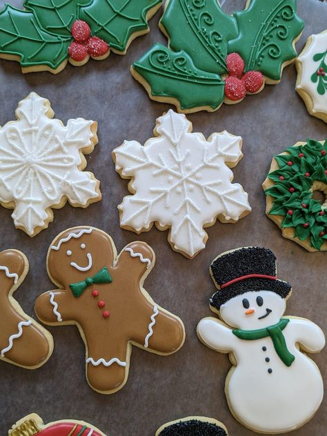 Gingerbread Christmas Cookies Decorated, Christmas Cookies Decorated Gingerbread Men, Ginergerbread Cookie Decorating, Gingerbread Man Sugar Cookies, Gingerbread Man Decorations Cookie, Christmas Sugar Cookie Ideas, Gingerbread Cookie Decorating Ideas, Decorated Sugar Cookies Christmas, Christmas Stocking Cookies Royal Icing