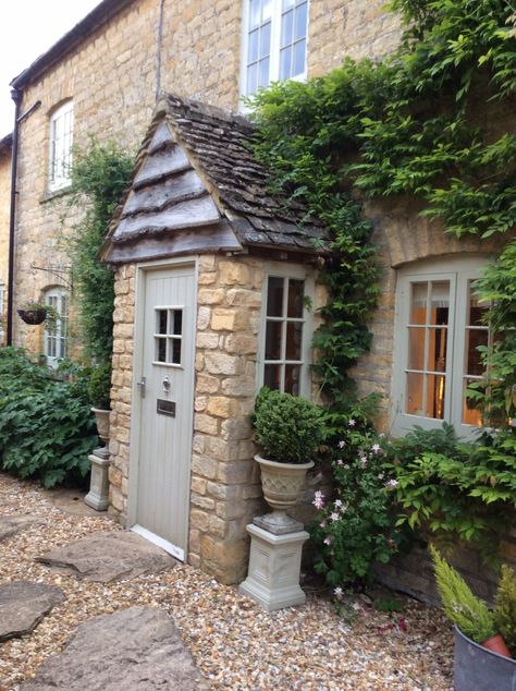 English Cottage Front Porch Ideas, Stone Cottage Porch, Cottage Entrance Exterior, Uk Cottage Exterior, Cottage Back Door, Cottage Entryway Exterior, Front Door Stone House, Cottage Doors Front Entrance, English Cottage Front Door