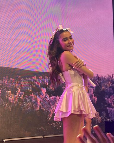 Madison Beer In Pink, Madison Beer Tour Aesthetic, Madison Beer Pink Aesthetic, Tour Aesthetic Singer, Pink Singer Aesthetic, Pink Celebrity Aesthetic, Madison Beer Icons Aesthetic, Madison Beer Tour Outfits, Bardot Reincarnate