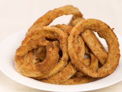 Onion Rings Dipping Sauce, Onion Rings Recipe Easy, Fried Onion Rings Recipe, Fried Onion Rings, Baked Onion Rings, Crispy Oven Fries, Onion Rings Recipe, Work Recipes, Baked Onions