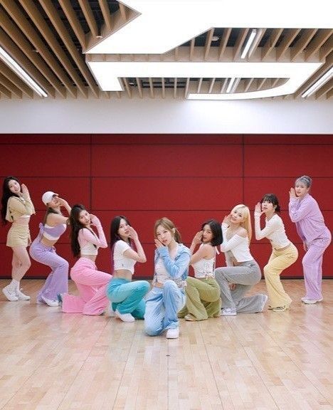 Kpop Dance Practice Outfits, Kawaii Street Fashion, Dr Closet, Dance Outfits Practice, Practice Outfits, Sana Momo, Stage Costume, Television Program, Born Pink