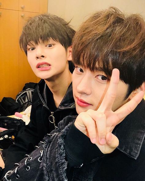 Yang Jeong-in & Lee Min-ho (ig: @realstraykids, 12.1.2018) #straykids #skz #stay #kpop #in #jeongin #yangjeongin #leeknow #leeminho #minho Lee Know, Stray Kids, The Story, Wattpad