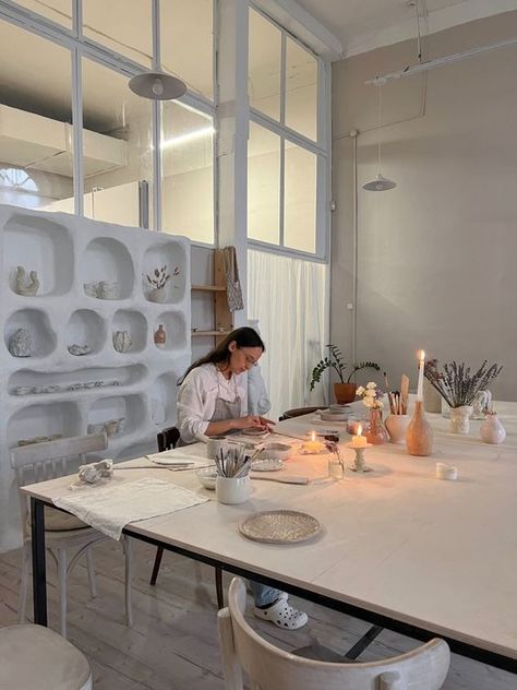 Pottery Studio Home Design, Ceramic Artist Aesthetic, Ceramics Studio Aesthetic, Ceramics Class Aesthetic, Clay Studio Aesthetic, Ceramist Aesthetic, Ceramicist Aesthetic, Aesthetic Pottery Studio, Art Atelier Aesthetic