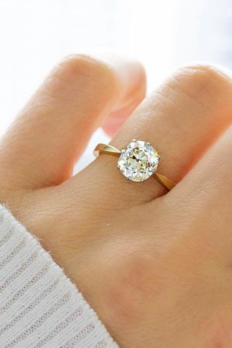 Platinum Jewellery, Engagement Ring Inspiration, Minimalist Engagement Ring, Engagement Rings Affordable, Beautiful Wedding Rings, Gorgeous Engagement Ring, Simple Engagement Rings, Jewellery Gold, Ring Ideas