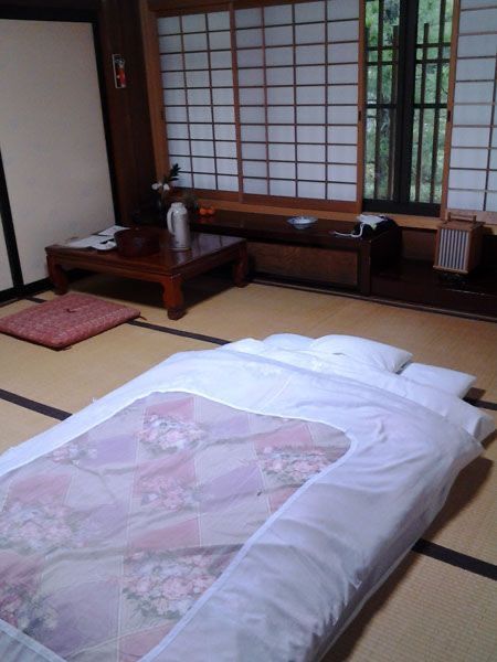 Japanese Room Bedrooms, Japanese Cottagecore, Japan Ryokan, Mount Koya, Deco Tv, Futon Bedroom, Japanese Bedroom, Japanese Style House, Traditional Japanese House