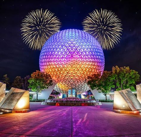 Happy Fireworks Friday! How awesome would it be if Disney could figure out a way to make this fireworks shot happen during the Epcot… Epcot Aesthetic, Supernova Explosion, Disney Universal Studios, Disney World Pictures, Spaceship Earth, Disney Background, Cute Disney Pictures, Disney Photography, Disney Epcot