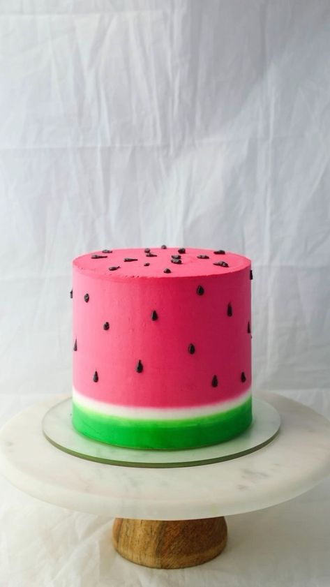 Easy Decorative Cakes, Watermelon Theme Cake Birthday, Watermelon Cake Designs Birthday, Watermelon Cake Birthday Buttercream, Watermelon Cake Diy, Watermelon Second Birthday Party, Simple Watermelon Cake, Watermelon Design Cake, Watermelon Birthday Cake Ideas