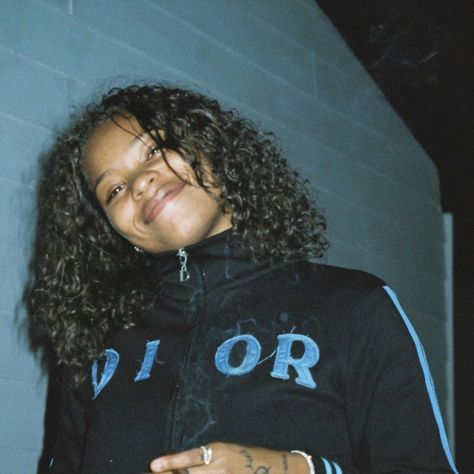 💫 Purple And Blue Room, Kodie Shane, Masc Lesbian, Bad Girl Wallpaper, Celebrity Wallpapers, Tomboy Style Outfits, Tomboy Fashion, Brown Skin, Female Artists