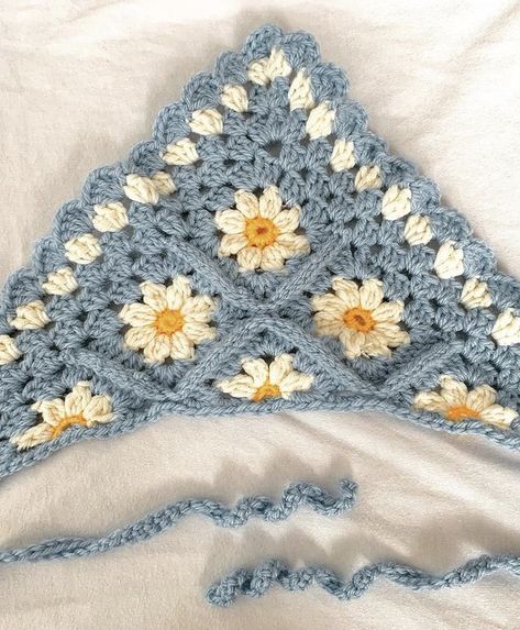 Flower Granny Square Bandana Pattern, Crochet Flower Bandana Pattern, Daisy Crochet Bandana Pattern Free, Crochet Flower Bandana, Granny Square Bandana, Bandana Crochet, Crochet Bandana, Crochet Hair Accessories, Crochet Business