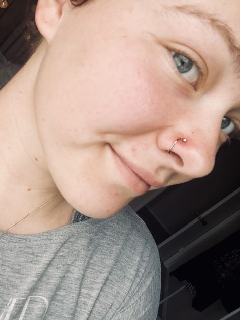 Same Side Double Nose Piercing, Double Nostril Piercing Same Side, Nose Piercing Double, Double Nose Piercing Same Side, Double Nostril Piercing, Pretty Piercings, Double Nose Piercing, Nose Piercing Hoop, Double Stud