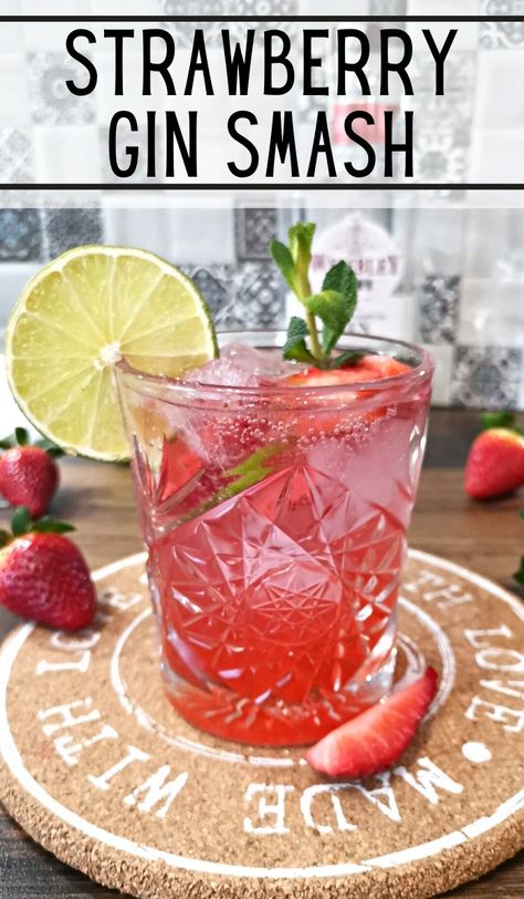 Strawberry Gin Smash Cocktail Recipe - Foodiosity Cannibis Recipes, Gin Drink Recipes, Strawberry Gin, Strawberry Cocktails, Booze Drink, Gin Recipes, Gin Drinks, Gin Cocktail Recipes, Cocktail Drinks Alcoholic