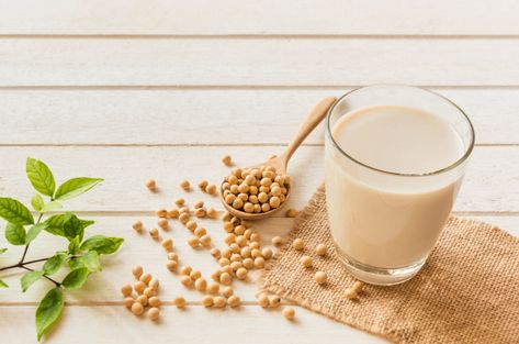 10 Protein Shake Recipes That Actually Help With Weight Loss! - Almased Soy Milk Benefits, Buah Bit, Menu Sarapan Sehat, Milk Benefits, Healthy Milk, Berbuka Puasa, Soy Beans, Air Kelapa, Soy Recipes