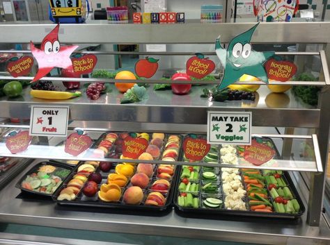 Today's fruit and veggie choices at @CunninghamPark look like a rainbow! #SchoolLunch #EnergyZone Serving Line Decorations School, Cafeteria Food Ideas, Lunch Boards, Cafeteria Decorations, School Cafeteria Decorations, Cafeteria Decor, High School Cafeteria, School Lunchroom, School Cafeteria Food