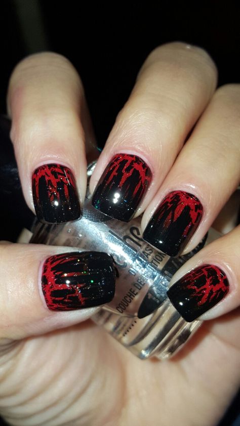 Black and red ombre with black crackle Short Nails Ideas Red And Black, Red Emo Nails, Black And Red Short Nails, Black And Red Nails Short, Halloween Red Black Nails, Mcr Nails, Red And Black Nails Short, Red And Black Grunge Nails, Red Emo Nails Acrylic