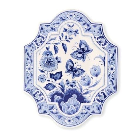 Pretty Platters, Juice Couture, Dutch Tiles, Chinoiserie Blue, Floral Cards Design, Blue Dishes, Willow Pattern, Decoupage Vintage, Blue Pottery