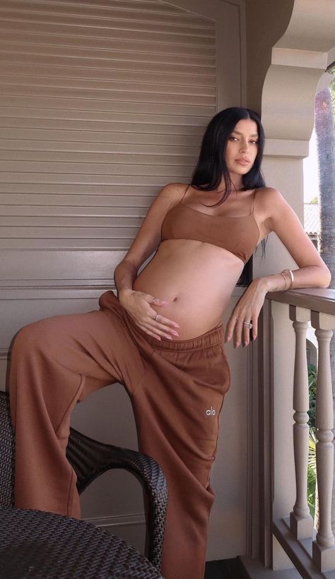 Nicole Williams Pregnant Outfit, Nicole Williams, Mommy Outfits, Pregnancy Outfits, Mother And Child, Maternity Fashion, Lookbook, Quick Saves