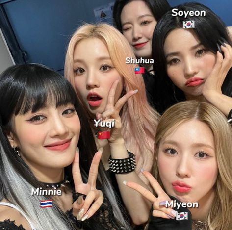 (G)i-dle group photo with names Gidle Names Members, G Idle Group Photo With Names, Gidle Members Name, Txt Group Photo With Names, Gidle Group Photo, Kpop Names, Kpop Group Names, I Dle, Group Names