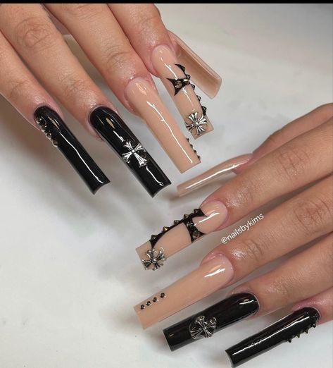 French Tip Styles, Brat Nails, Black French Tip Nail, Pretty Features, Acrylic Inspiration, Black French Tip, French Tip Nail Art, Punk Nails, Edgy Nails