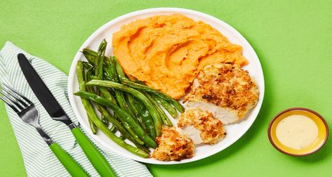 Simple, convenient, and delicious: that’s what’s in store with our Onion Crunch Chicken recipe, made with pre-measured, high-quality ingredients. Onion Crunch Chicken, Hellofresh Recipes, Chicken Lunch Recipes, Chicken Lunch, Creamy Mash, Hello Fresh Recipes, Roasted Green Beans, Roasted Broccoli, Hello Fresh